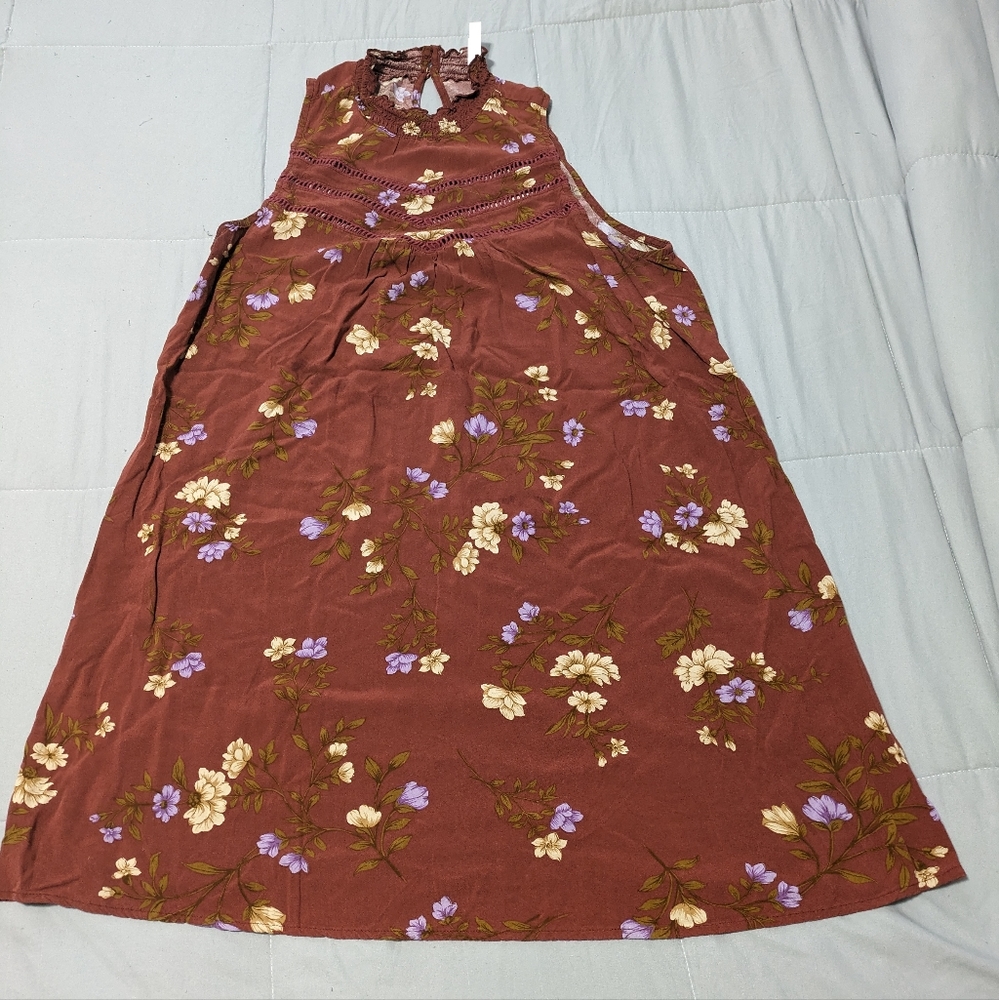 LG sleeveless dress